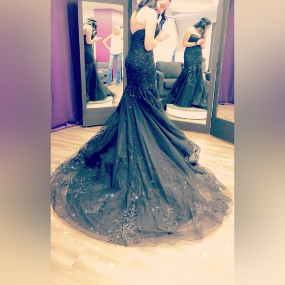 Black Lace Wedding Dress - Picture 4 of 7